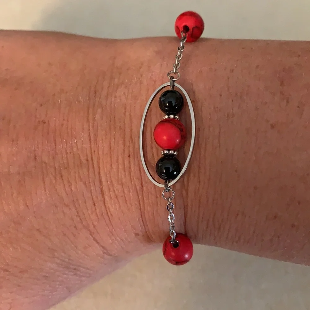 21288 onyx and red chain bracelet